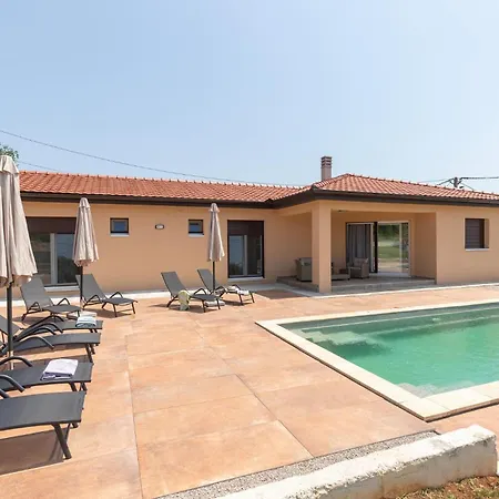 3 Bedroom Stunning In Raša
