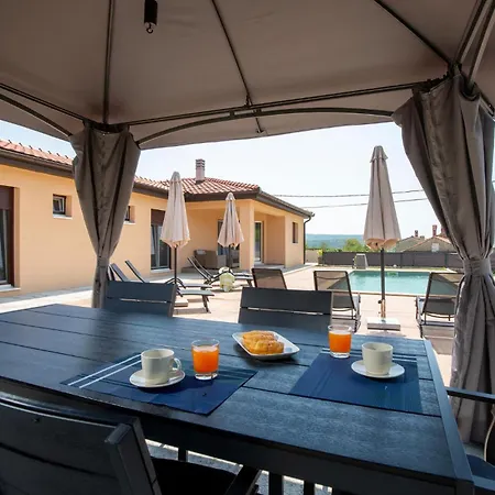 بيت للعطل 3 Bedroom Stunning In *