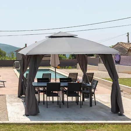 بيت للعطل 3 Bedroom Stunning In